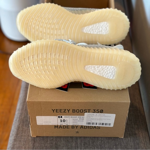 AUTH NWT Adidas Yeezy Boost 350 v2 in Cloud White - Picture 5 of 6